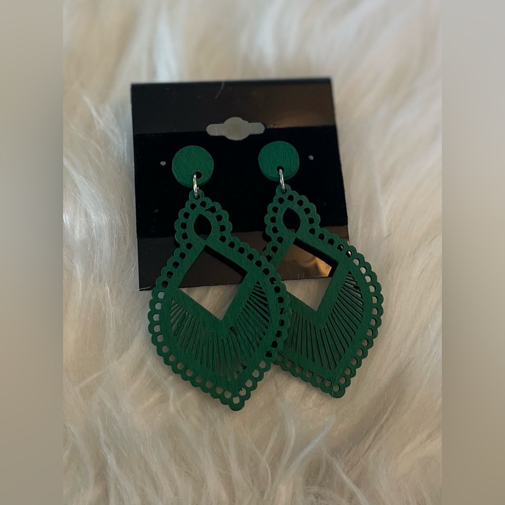 GREEN WOOD EARRINGS - Picture 1 of 2